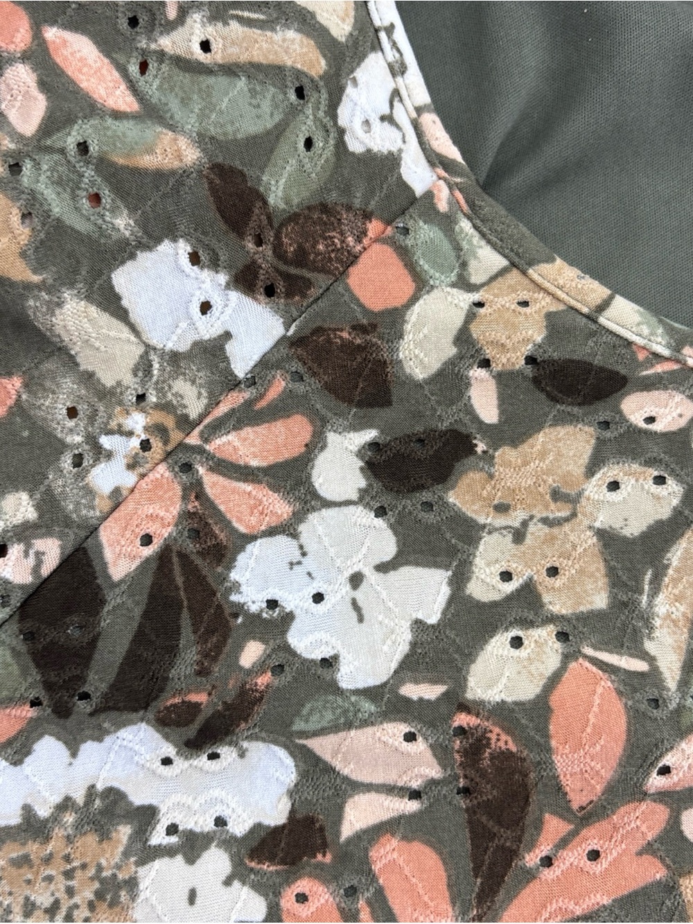 Women’s Floral Short-Sleeve Tee - Olive & Coral 18/20 - Picture 4 of 5
